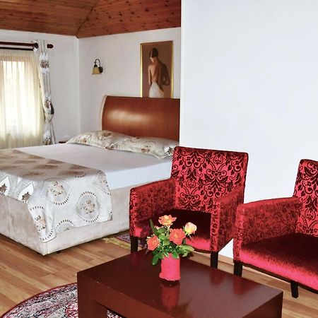 Hotel Villa Tafaj Tirana Exterior photo