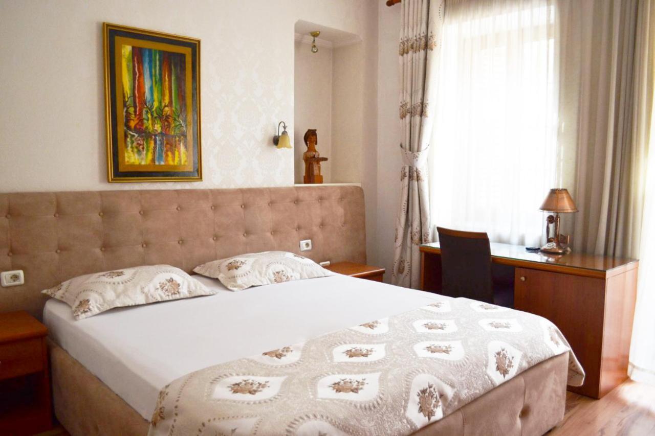 Hotel Villa Tafaj Tirana Exterior photo