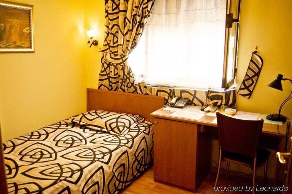 Hotel Villa Tafaj Tirana Exterior photo